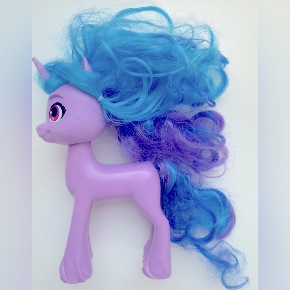 My Little Pony A New Generation Izzy Moonbow
Unicorn